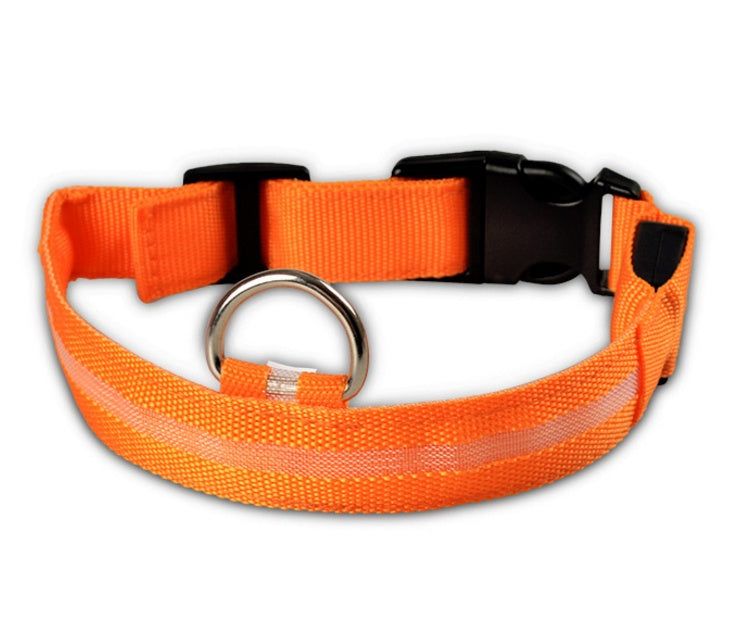 A display image of snugglebugsupply's Pet Luminous Glow collar and Leach