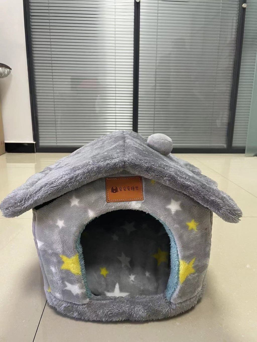 a display image of the Snugglebugsupply's Removable and Foldable Pet House